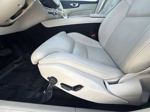 Used 2022 Volvo XC60 B6 Inscription AWD/4WD image 12