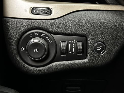 Used 2016 Jeep Cherokee 75th Anniversary image 24