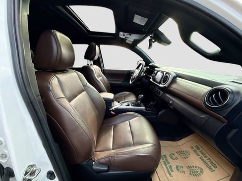 Used 2019 Toyota Tacoma Limited image 30