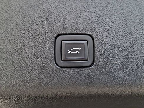 Certified 2023 Chevrolet Traverse Premier w/ Redline Edition AWD/4WD image 34