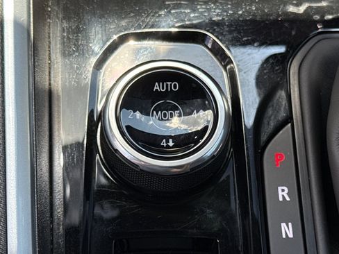 Used 2024 Chevrolet Colorado Trail Boss AWD/4WD image 17