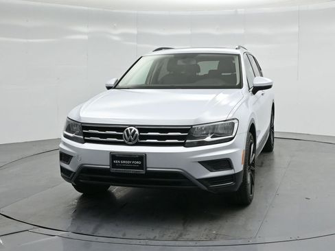 Used 2019 Volkswagen Tiguan SE w/ Panoramic Sunroof Package image 52