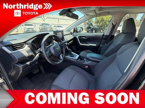 Used 2020 Toyota RAV4 XLE w/ Convenience Package FWD image 5