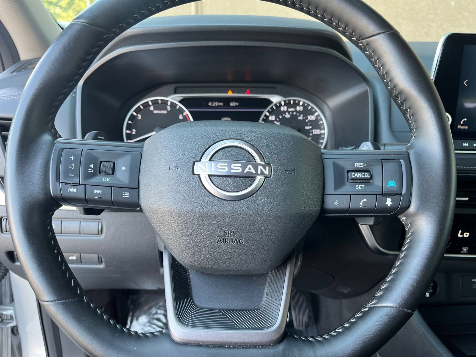 Used 2025 Nissan Rogue SV FWD image 29