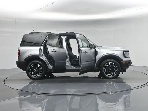 Certified 2022 Ford Bronco Sport Outer Banks w/ Tech Package AWD/4WD image 5