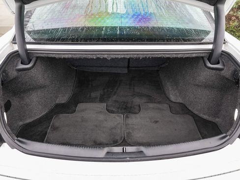 Used 2018 Chrysler 300 Limited image 24