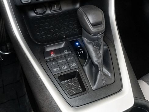 Used 2020 Toyota RAV4 XLE w/ XLE Grade Weather Package AWD/4WD image 20
