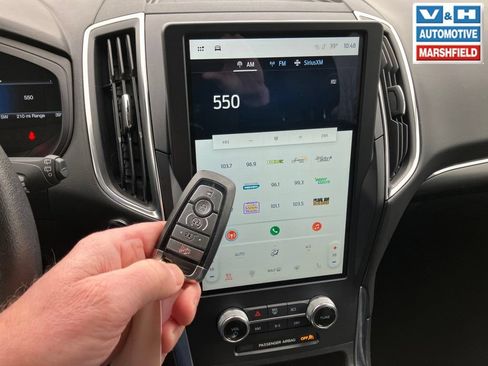 Used 2024 Ford Edge Titanium AWD/4WD image 2