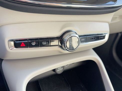 Certified 2024 Volvo XC40 B5 Plus image 16