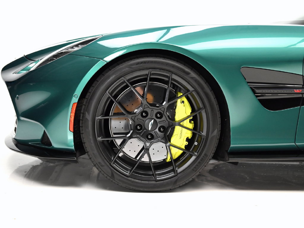 Used 2025 Aston Martin Vanquish RWD image 20