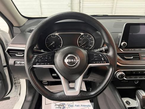 Used 2025 Nissan Altima 2.5 SV FWD image 37