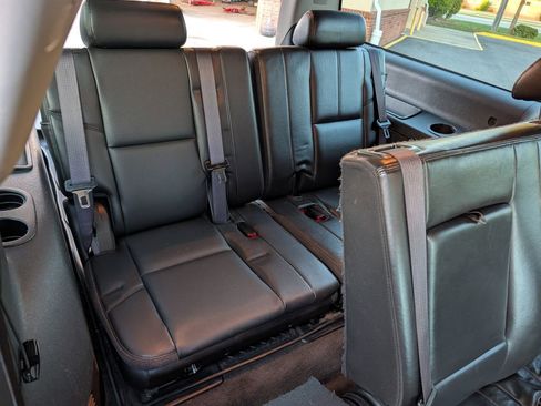 Used 2008 Chevrolet Suburban LT image 22