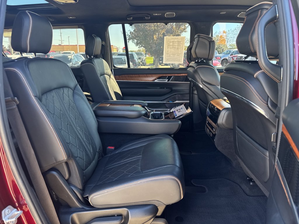 Used 2022 Jeep Grand Wagoneer Series III AWD/4WD image 44