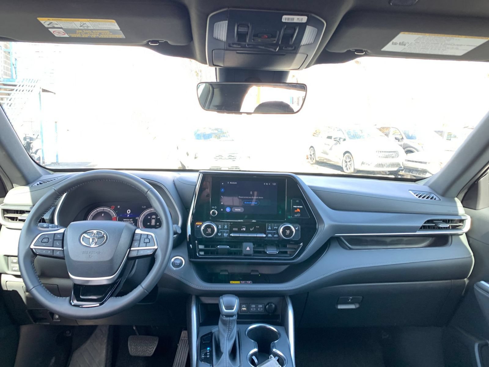 Used 2025 Toyota Highlander XSE AWD/4WD image 35