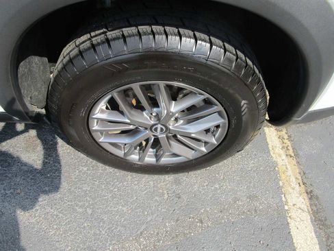 Used 2024 Nissan Rogue S image 9