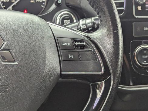 Used 2017 Mitsubishi Outlander SE AWD/4WD image 15