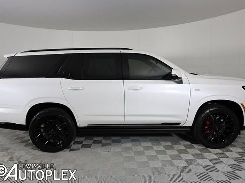 Used 2025 Cadillac Escalade Sport Platinum w/ LPO, ONYX Package image 4