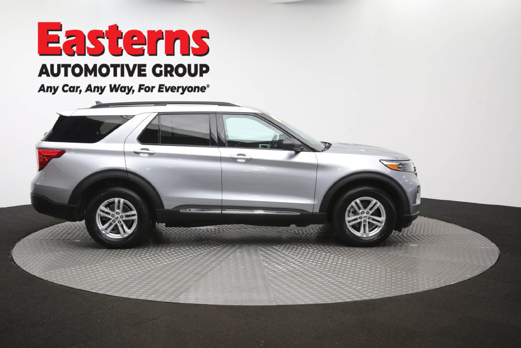Used 2023 Ford Explorer XLT AWD/4WD image 48