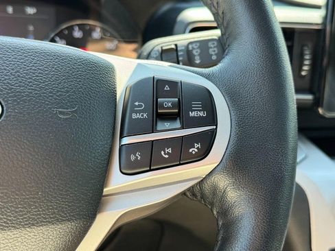 Used 2023 Ford Explorer XLT w/ Equipment Group 202A AWD/4WD image 19