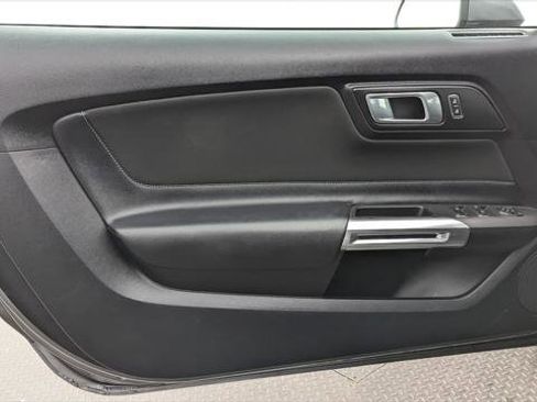 Used 2022 Ford Mustang Convertible image 13