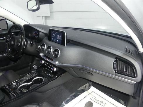 Used 2018 Kia Stinger image 23