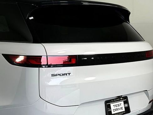 New 2026 Land Rover Range Rover Sport Dynamic SE AWD/4WD image 17