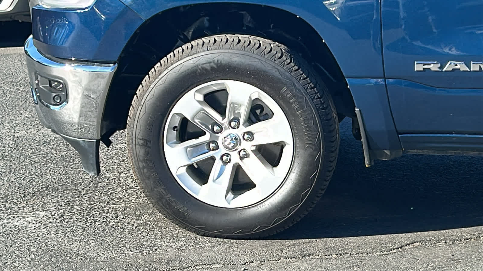 Used 2023 RAM 1500 Laramie AWD/4WD image 9