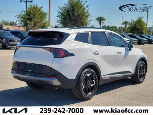 Certified 2026 Kia Sportage EX w/ EX Panorama Roof Package FWD image 6