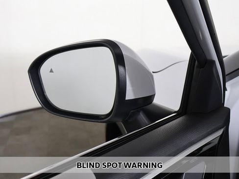 New 2025 Mitsubishi Outlander SE image 8