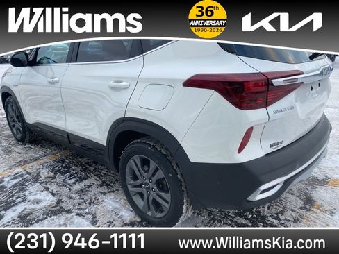Used 2023 Kia Seltos S image 10