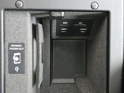 Certified 2025 Porsche Macan image 18