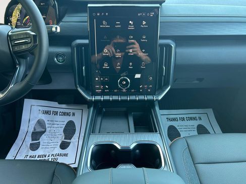 New 2026 GMC Acadia AT4 w/ LPO, Floor Liner Package AWD/4WD image 11