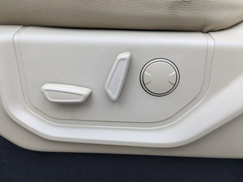 Used 2021 Ford F350 Lariat w/ Chrome Package image 34