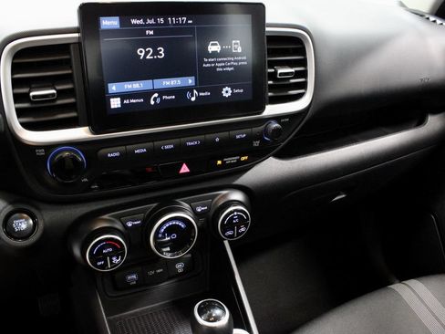 Used 2024 Hyundai Venue SEL FWD image 29