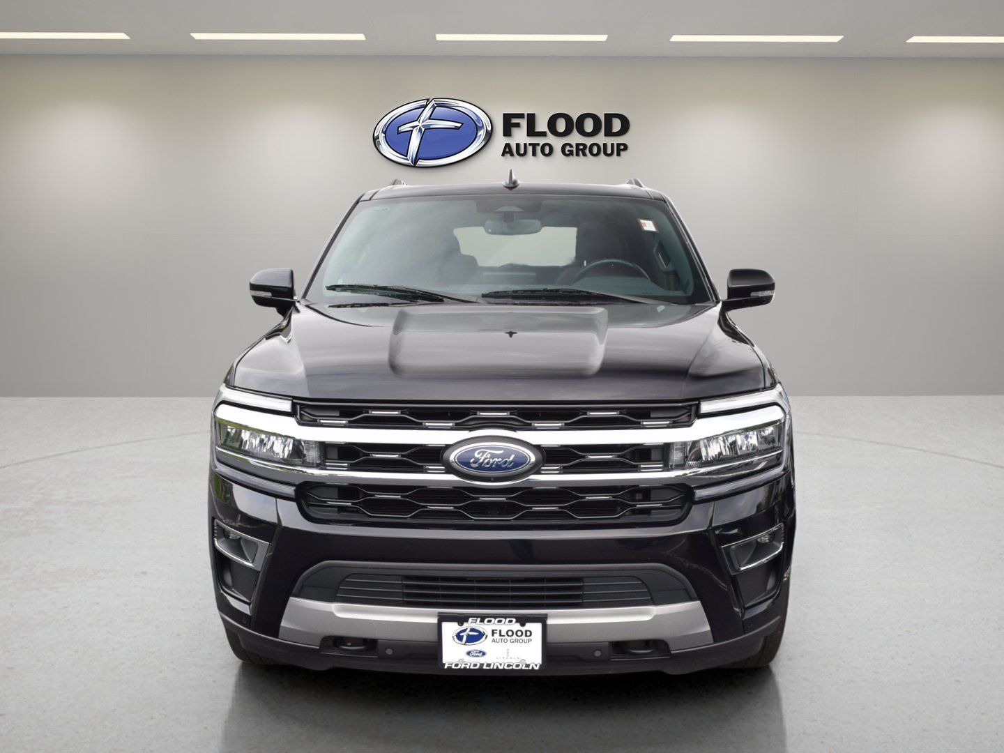 Used 2023 Ford Expedition Limited AWD/4WD image 2