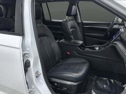 Used 2022 Jeep Grand Cherokee Limited AWD/4WD image 14