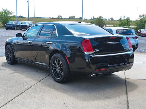 Used 2017 Chrysler 300 C Platinum AWD/4WD image 7