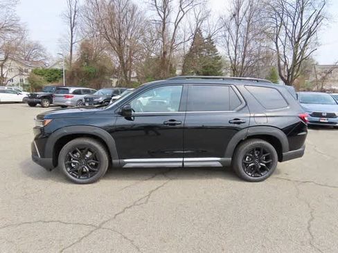 New 2025 Honda Pilot Touring image 3