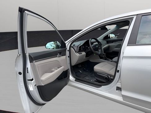 Used 2020 Hyundai Elantra SEL FWD image 14