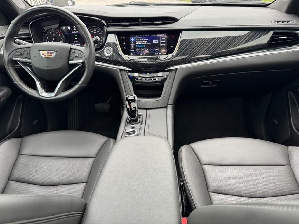 Used 2024 Cadillac XT6 Premium Luxury w/ Technology Package AWD/4WD image 11