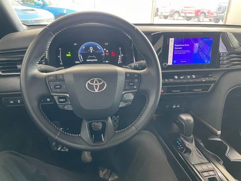 Used 2025 Toyota Camry SE image 29