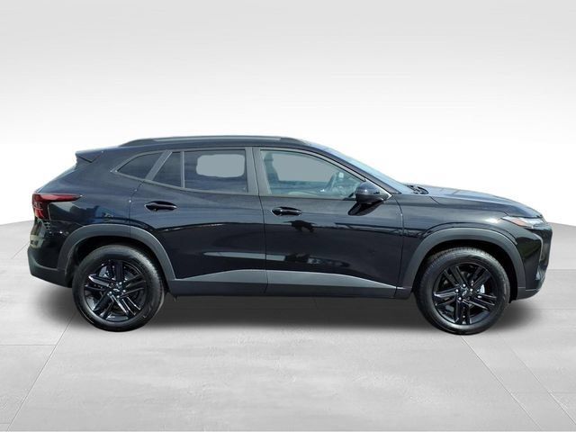 New 2026 Chevrolet Trax ACTIV w/ Sunroof Package FWD image 2