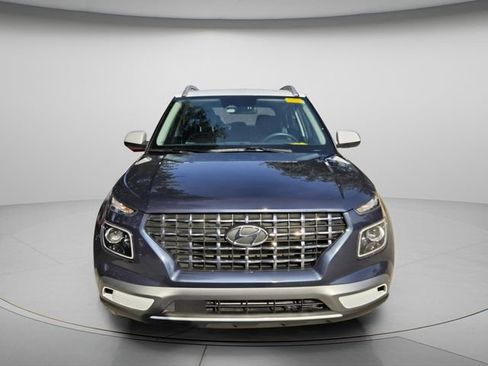 Used 2023 Hyundai Venue Limited w/ Cargo Package FWD image 4