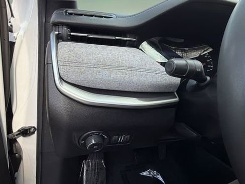 Used 2024 Jeep Compass Latitude image 21