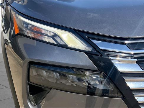 Used 2025 Nissan Rogue SV FWD image 27