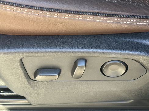 Used 2025 Chevrolet Tahoe High Country image 33