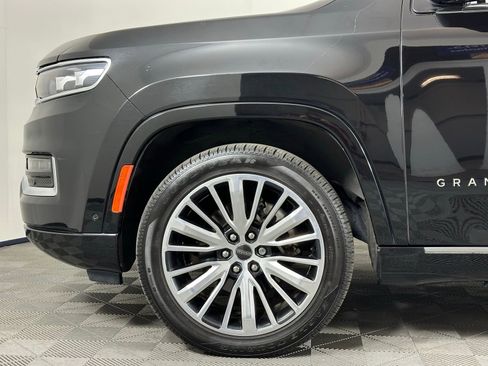 Used 2022 Jeep Grand Wagoneer Series III image 11