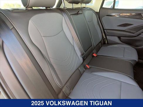 New 2025 Volkswagen Tiguan SE AWD/4WD image 19