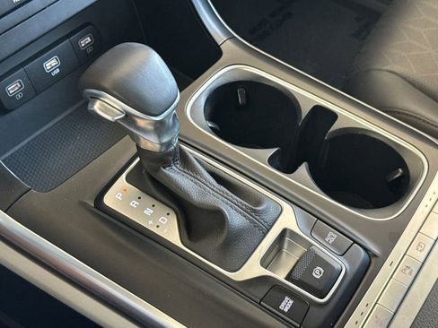 Used 2024 Kia Carnival LX FWD image 25