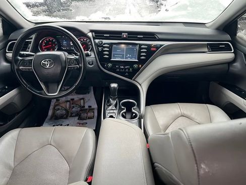 Used 2018 Toyota Camry XSE image 10